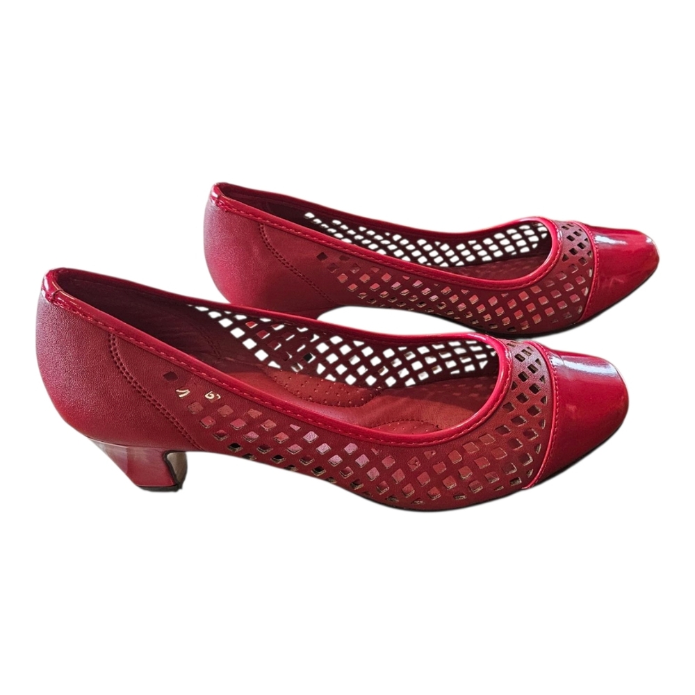 Gabriella Leather Red Kitten Heel Size 8W Round Toe Slip On - Picture 4 of 5